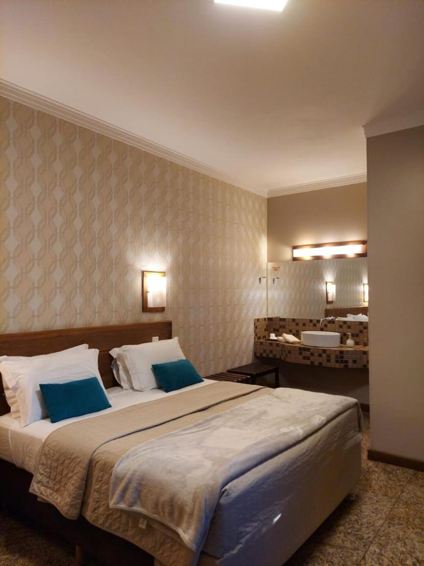 Hotel Pousada Santa Rita ฮิเบเราเปรโต ภายนอก รูปภาพ