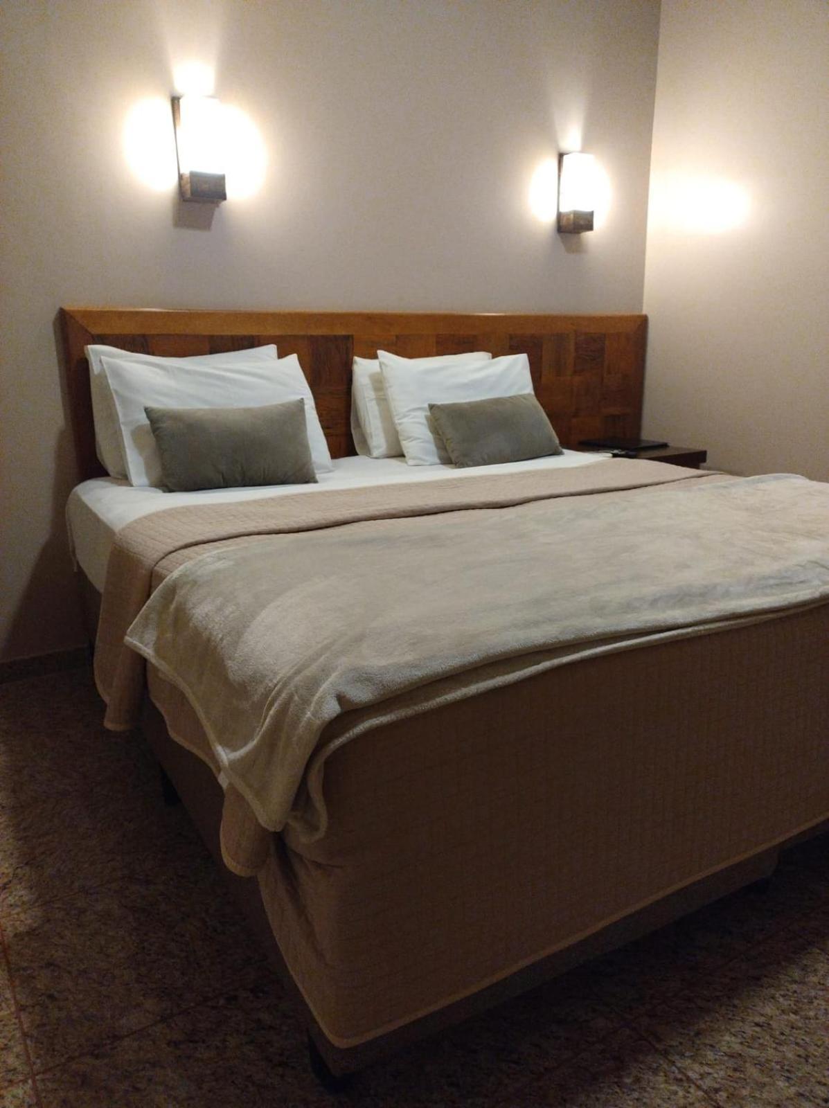 Hotel Pousada Santa Rita ฮิเบเราเปรโต ภายนอก รูปภาพ